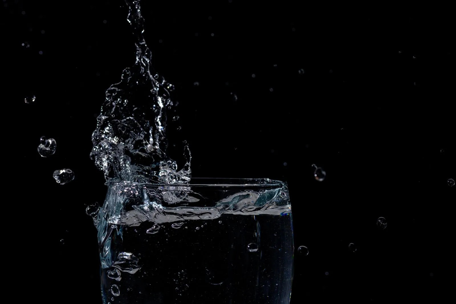 How Much Water Should I Drink a Day? What the Evidence Says